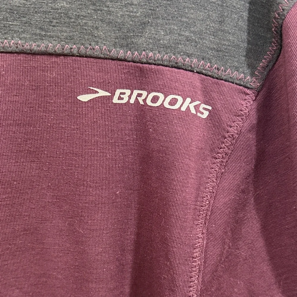 Brooks Maroon Long Sleeve Athletic Shirt Size M - Picture 10 of 11